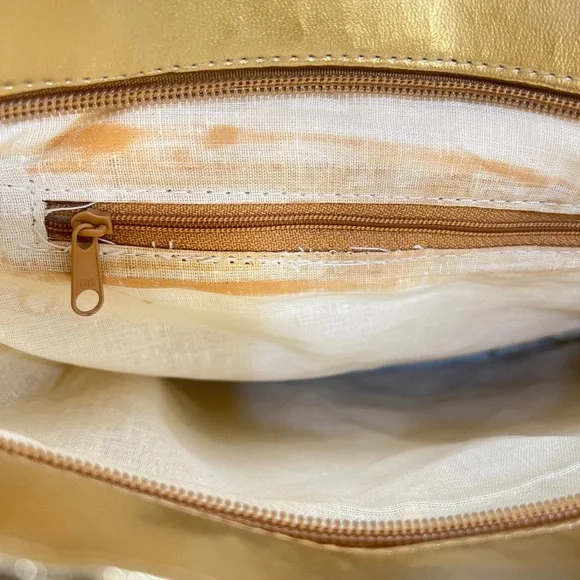 Unbranded Vintage Gold Quilted Large Tote Bag Handbag Medusa metal logo‎ bag - Picture 10 of 12